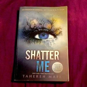 Shatter me novel.